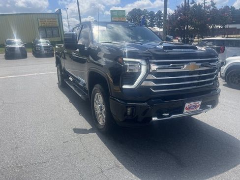 Used 2024 Chevrolet Silverado 2500 High Country w/ Technology Package AWD/4WD image 4
