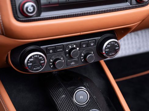 Used 2016 Ferrari California T image 9