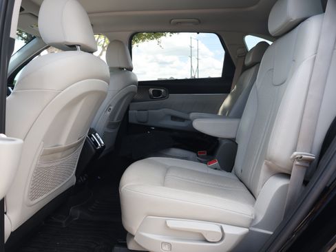 Used 2023 Kia Sorento SX Prestige w/ Panoramic Sunroof Package AWD/4WD image 13