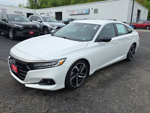 Used 2022 Honda Accord Sport image 4