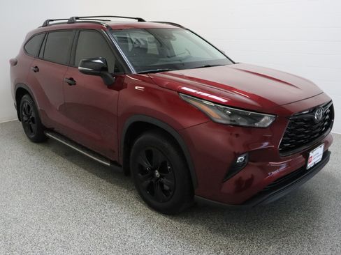 Certified 2025 Toyota Highlander XLE AWD/4WD image 4
