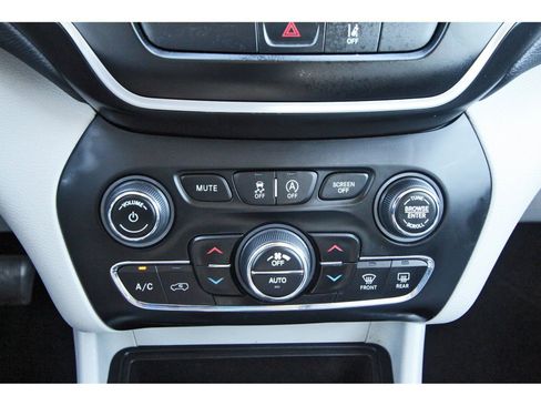 Used 2022 Jeep Cherokee Latitude Lux image 27