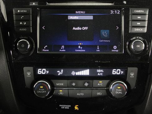 Used 2018 Nissan Rogue SV image 8