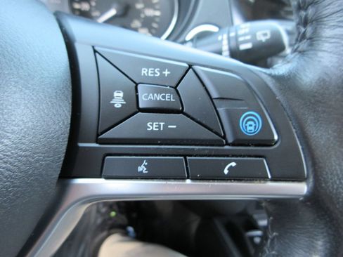 Used 2018 Nissan Rogue SL w/ Premium Package AWD/4WD image 26
