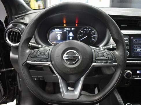 Used 2020 Nissan Kicks SV image 22