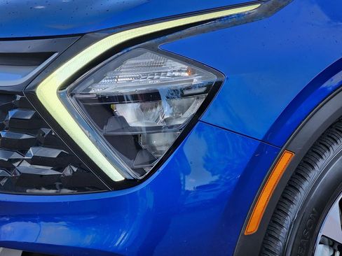 Used 2023 Kia Sportage EX image 8