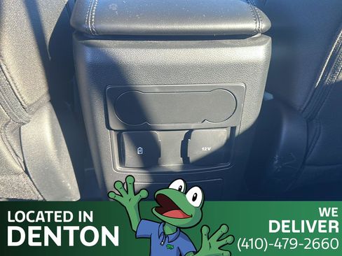 Used 2023 Ford Explorer XLT image 17