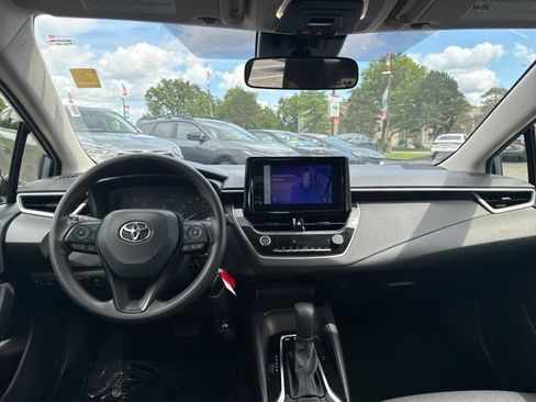 Used 2025 Toyota Corolla LE FWD image 13