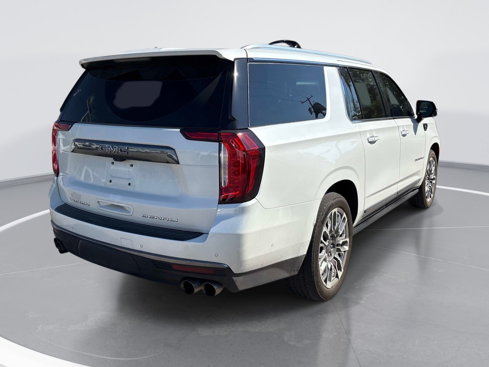 Used 2024 GMC Yukon XL Denali Ultimate AWD/4WD image 8