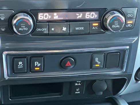 Used 2017 Nissan Titan SL image 20