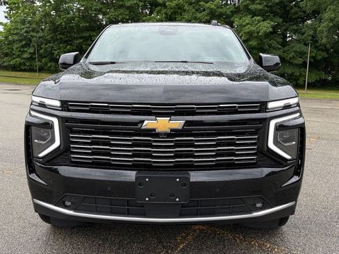 Used 2025 Chevrolet Suburban High Country AWD/4WD image 8