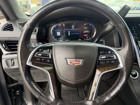 Used 2018 Cadillac Escalade ESV Platinum AWD/4WD image 32