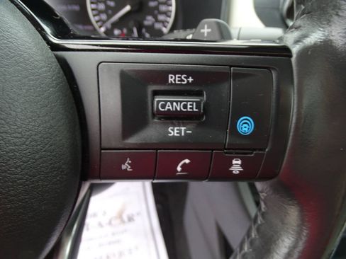 Used 2021 Nissan Rogue AWD SV w/ SV Premium Package image 19