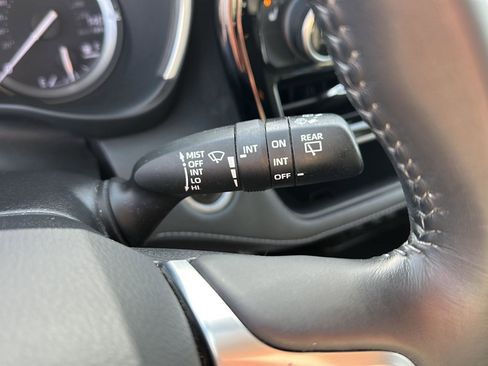 Used 2021 Toyota Highlander XLE image 30