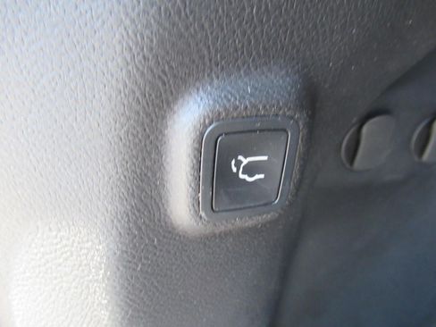Used 2020 Jeep Cherokee Limited AWD/4WD image 32