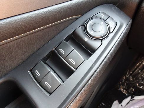 Used 2019 Chevrolet Traverse LT FWD image 23