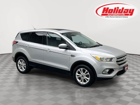 Used 2017 Ford Escape SE AWD/4WD image 1