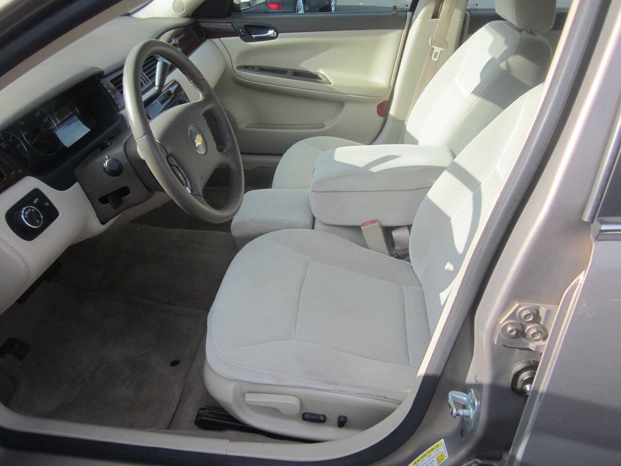 Used 2006 Chevrolet Impala LT w/ Preferred Equipment Group FWD image 10