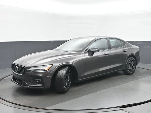Used 2024 Volvo S60 B5 Plus AWD/4WD image 7