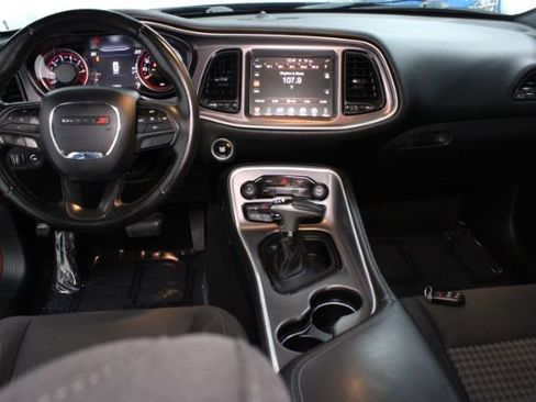 Used 2019 Dodge Challenger SXT image 2