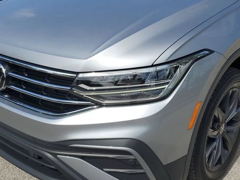 Certified 2023 Volkswagen Tiguan SE w/ Panoramic Sunroof Package AWD/4WD image 12