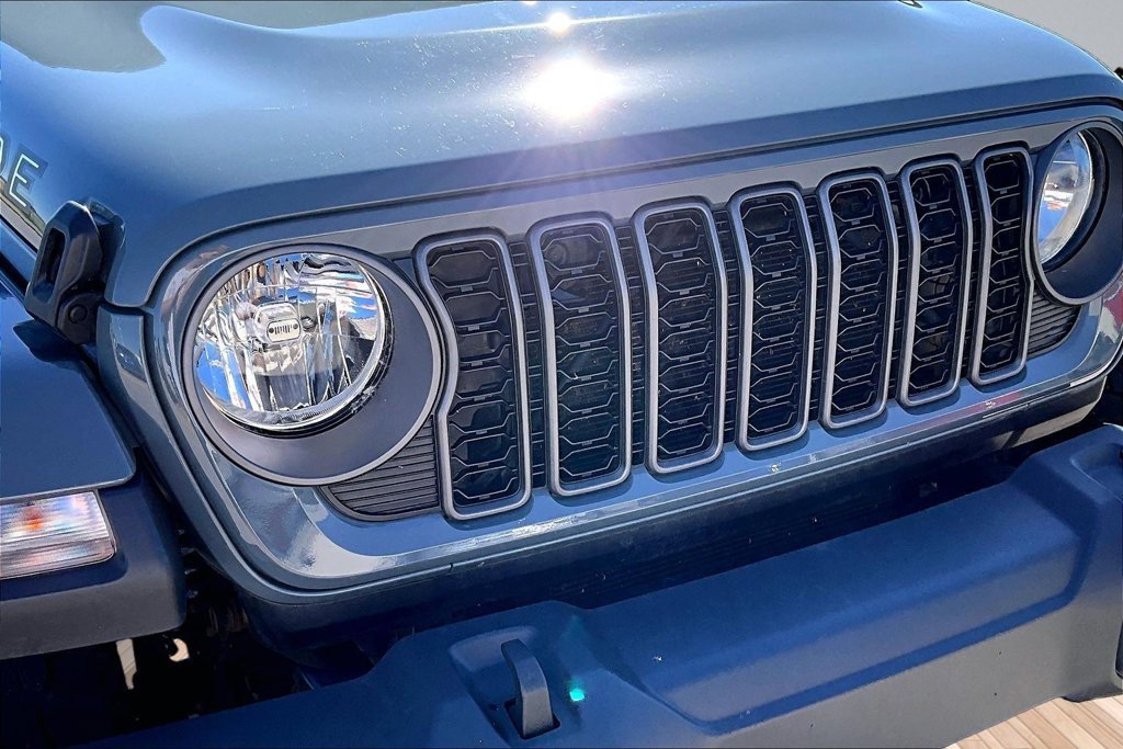 Used 2025 Jeep Gladiator Sport AWD/4WD image 25