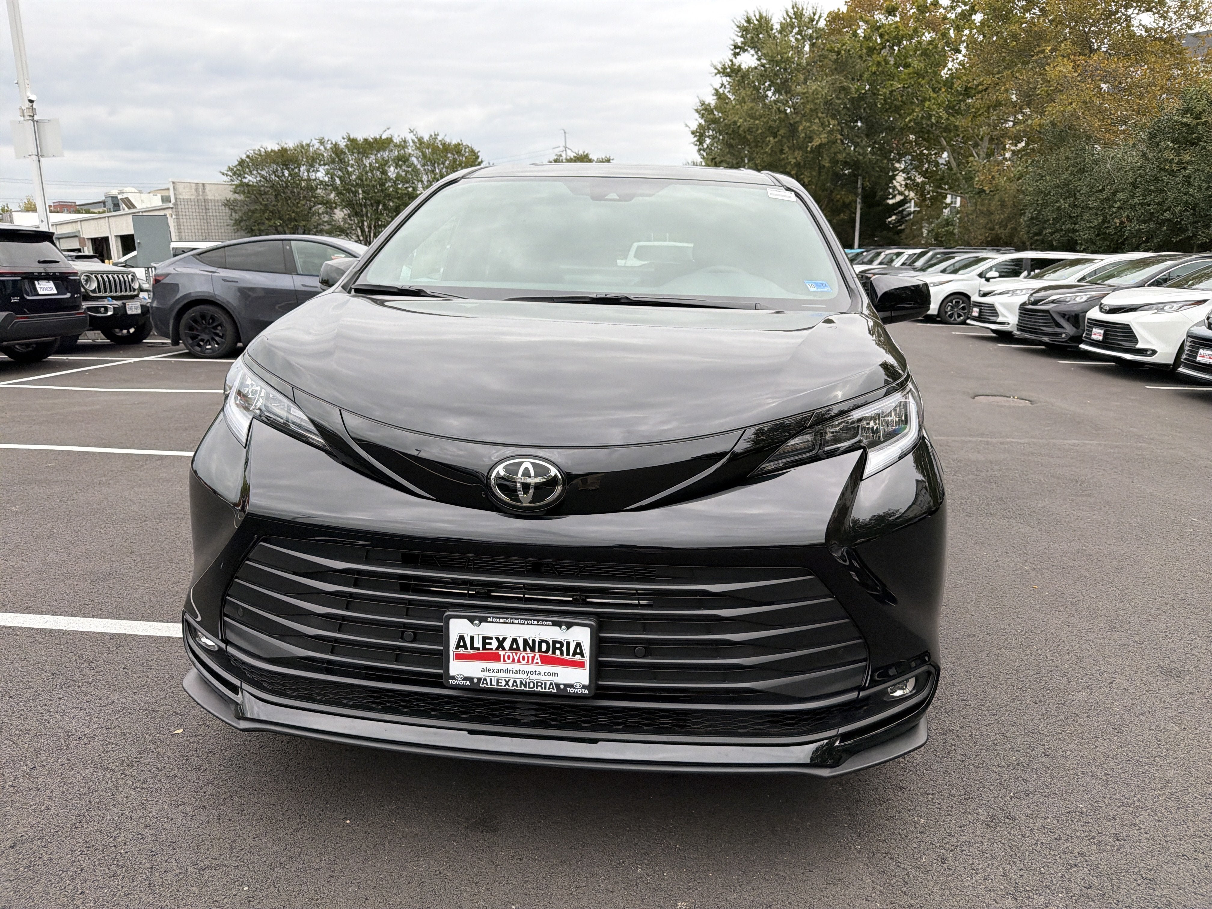 New 2026 Toyota Sienna XLE Woodland Edition AWD/4WD image 2