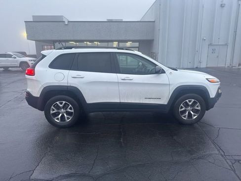 Used 2015 Jeep Cherokee Trailhawk w/ Comfort/Convenience Group image 11