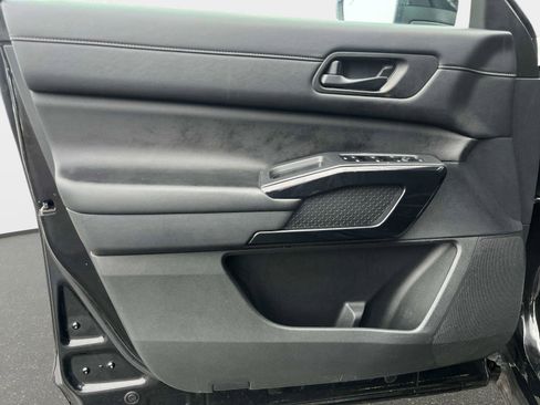 Certified 2023 Nissan Pathfinder SV image 18