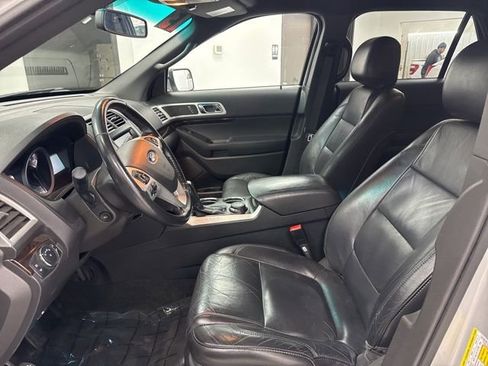 Used 2013 Ford Explorer Limited image 16