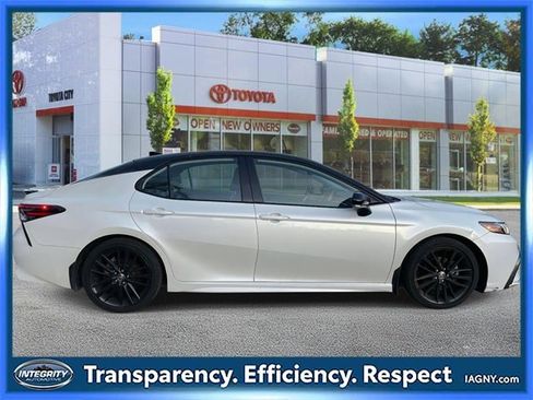 Used 2021 Toyota Camry XSE image 5