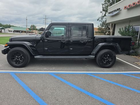 Used 2023 Jeep Gladiator Sport AWD/4WD image 7