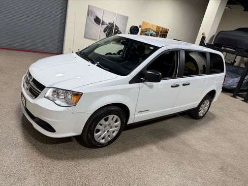 Used 2019 Dodge Grand Caravan SE image 10
