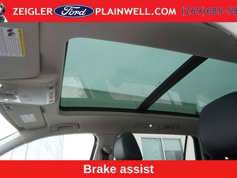 Used 2024 Volkswagen Tiguan Wolfsburg Edition FWD image 8