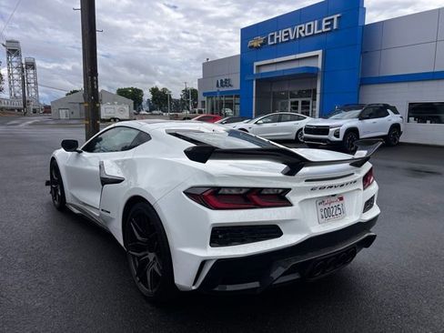 Used 2024 Chevrolet Corvette Z06 w/ Z07 Performance Package image 4
