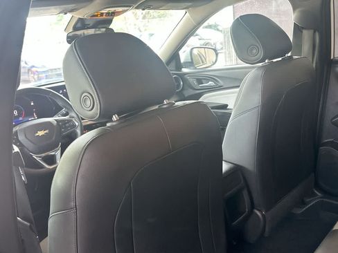 Used 2025 Chevrolet Trax LT w/ LT Convenience Package FWD image 23