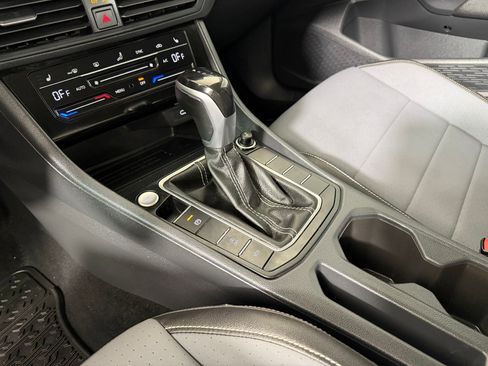 Used 2025 Volkswagen Jetta SE FWD image 16