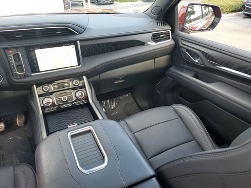 Used 2023 GMC Yukon Denali w/ Denali Reserve Package image 18