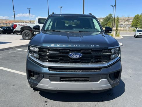 New 2026 Ford Expedition Max Platinum w/ Driver's Package AWD/4WD image 3