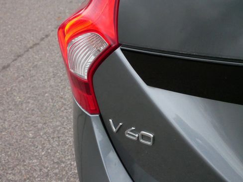 Used 2018 Volvo V60 T5 Cross Country w/ Convenience Package image 16