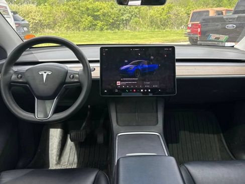 Used 2022 Tesla Model Y Long Range AWD/4WD image 8