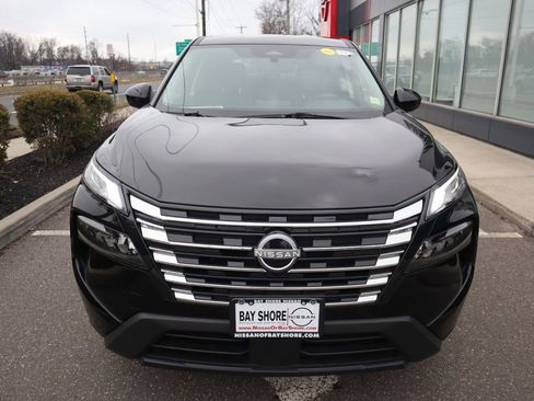 Certified 2025 Nissan Rogue SV AWD/4WD image 4