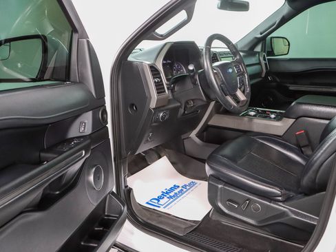 Used 2019 Ford Expedition XLT w/ Equipment Group 201A AWD/4WD image 3