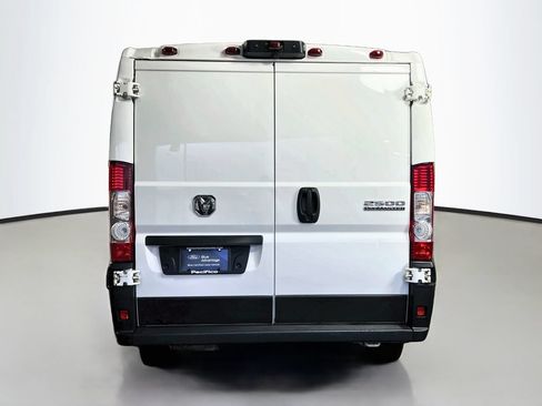 Used 2025 RAM ProMaster 2500 w/ Convenience Group FWD image 8