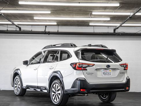 Used 2023 Subaru Outback Premium image 3