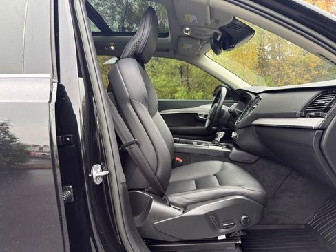Used 2022 Volvo XC90 T5 Momentum w/ Climate Package image 28