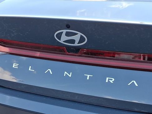 New 2026 Hyundai Elantra Limited FWD image 12