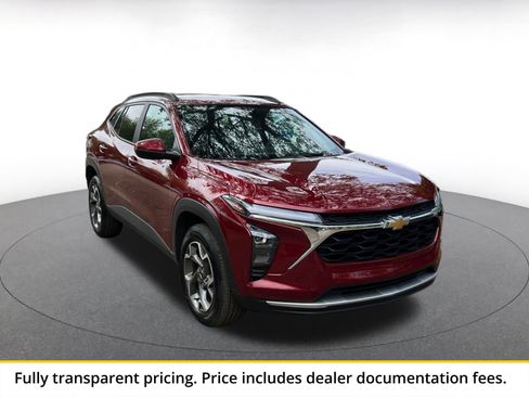 Used 2025 Chevrolet Trax LT FWD image 1