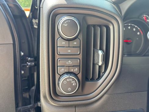 Used 2024 Chevrolet Silverado 2500 Custom image 18