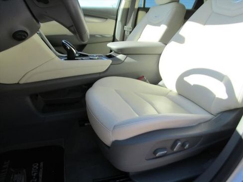 Used 2020 Cadillac XT5 Premium Luxury image 14